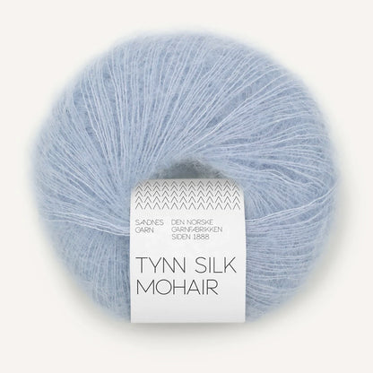 Pelote de Tynn Silk Mohair de Sandnes Garn coloris 5812 Brunnera Blue