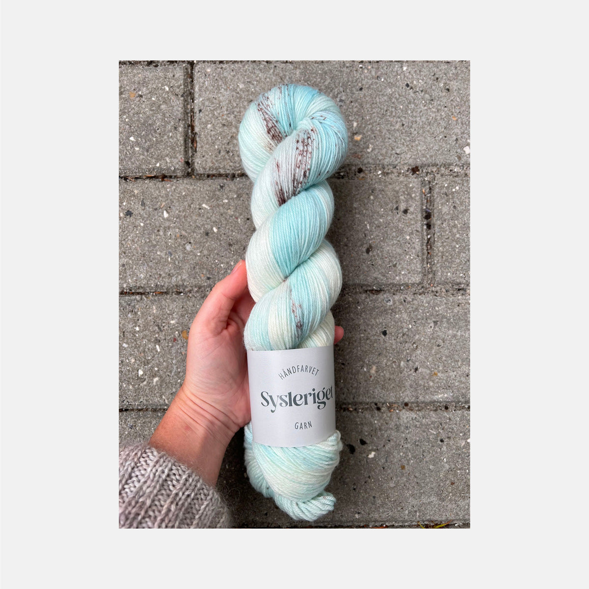 Echeveau de Cashmere Sock de Sysleriget coloris Blackbird