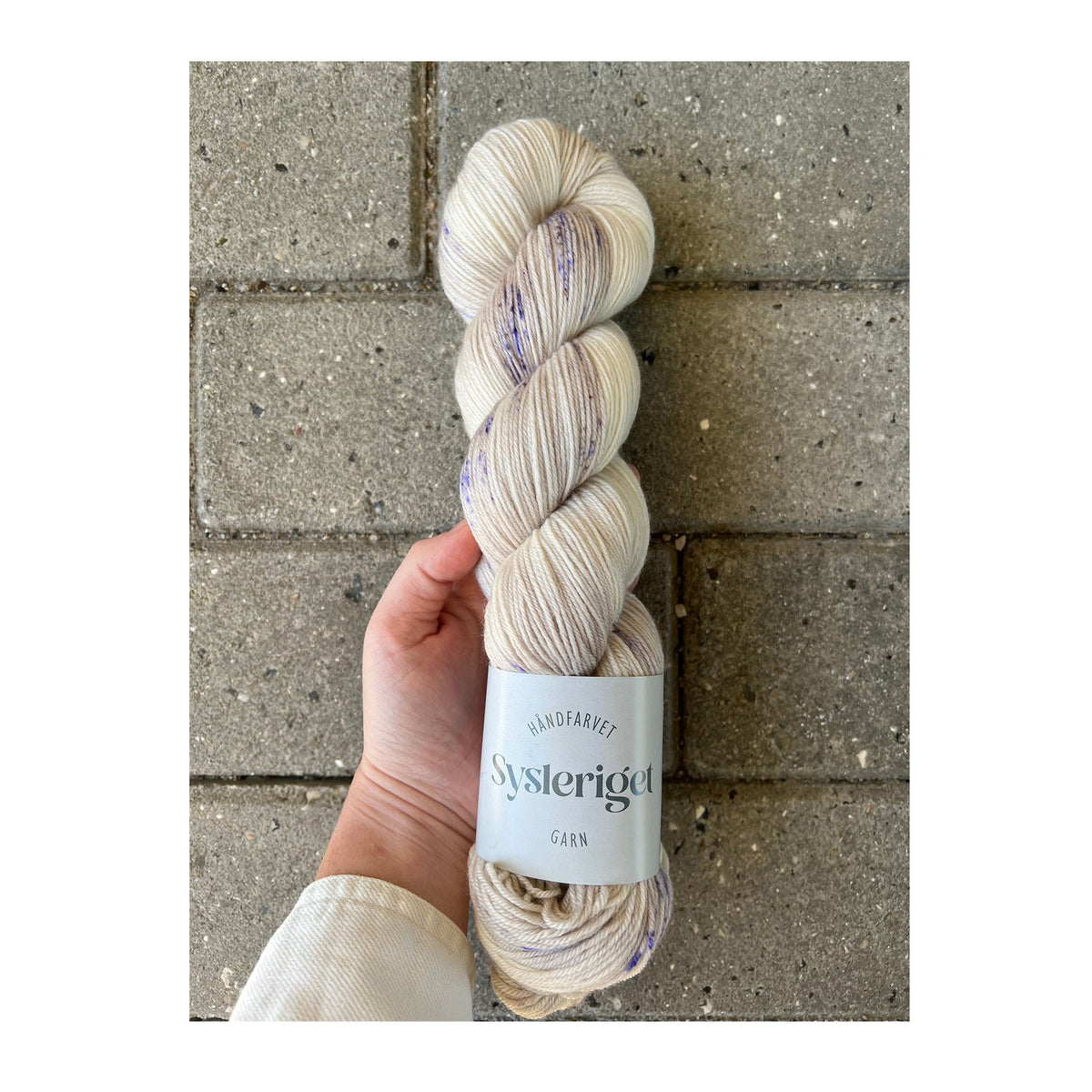 Echeveau de Cashmere Sock de Sysleriget coloris Hey May