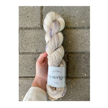 Echeveau de Cashmere Sock de Sysleriget coloris Hey May