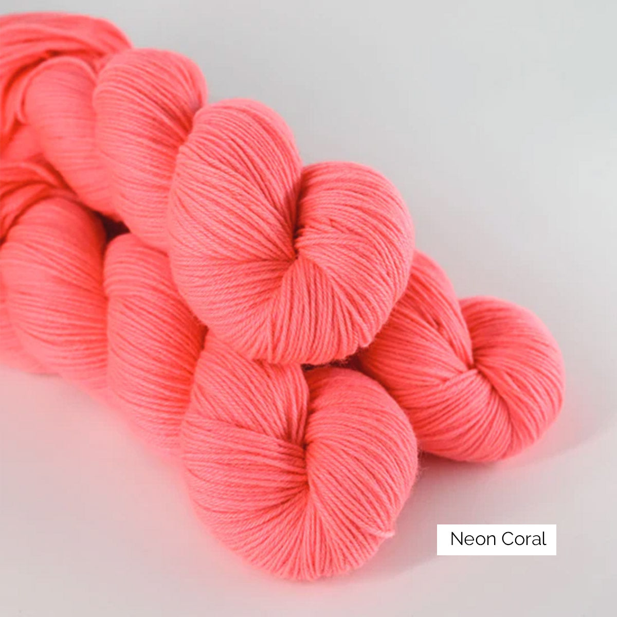 Echeveau de Cashmere Sock de Sysleriget coloris Neon Coral