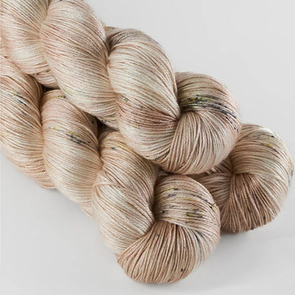 Echeveaux de Pure Silk de Sysleriget coloris Poppy Seeds