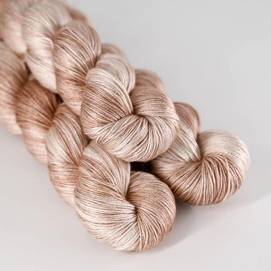 Echeveaux de Pure Silk de Sysleriget coloris Powder