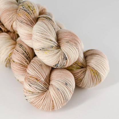 Echeveaux de Sock de Sysleriget, coloris Poppy Seeds
