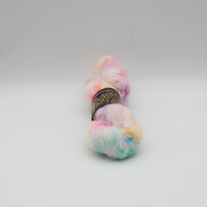 Echeveau de Furisode Suri-Silk de The Hare & The Crow, coloris Kawaii