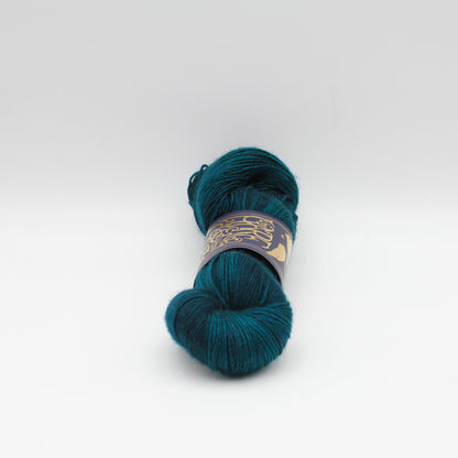 Echeveau de Kakebuton (merino single) de The Hare & The Crow, coloris Kharybdis