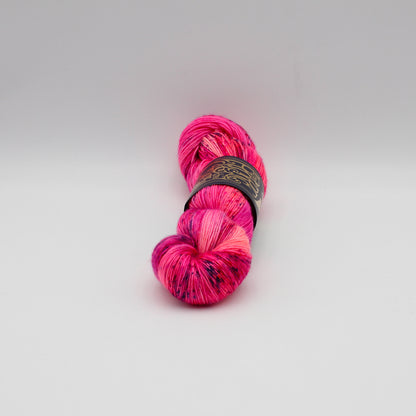 Echeveau de Kakebuton (merino single) de The Hare & The Crow, coloris Pæonia Sebastian Maas