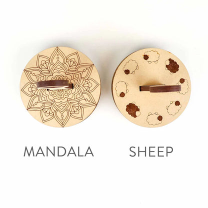 Yarn to Go de Twice Sheared Sheep, modèles Mandala (à gauche) et Sheep (à droite)