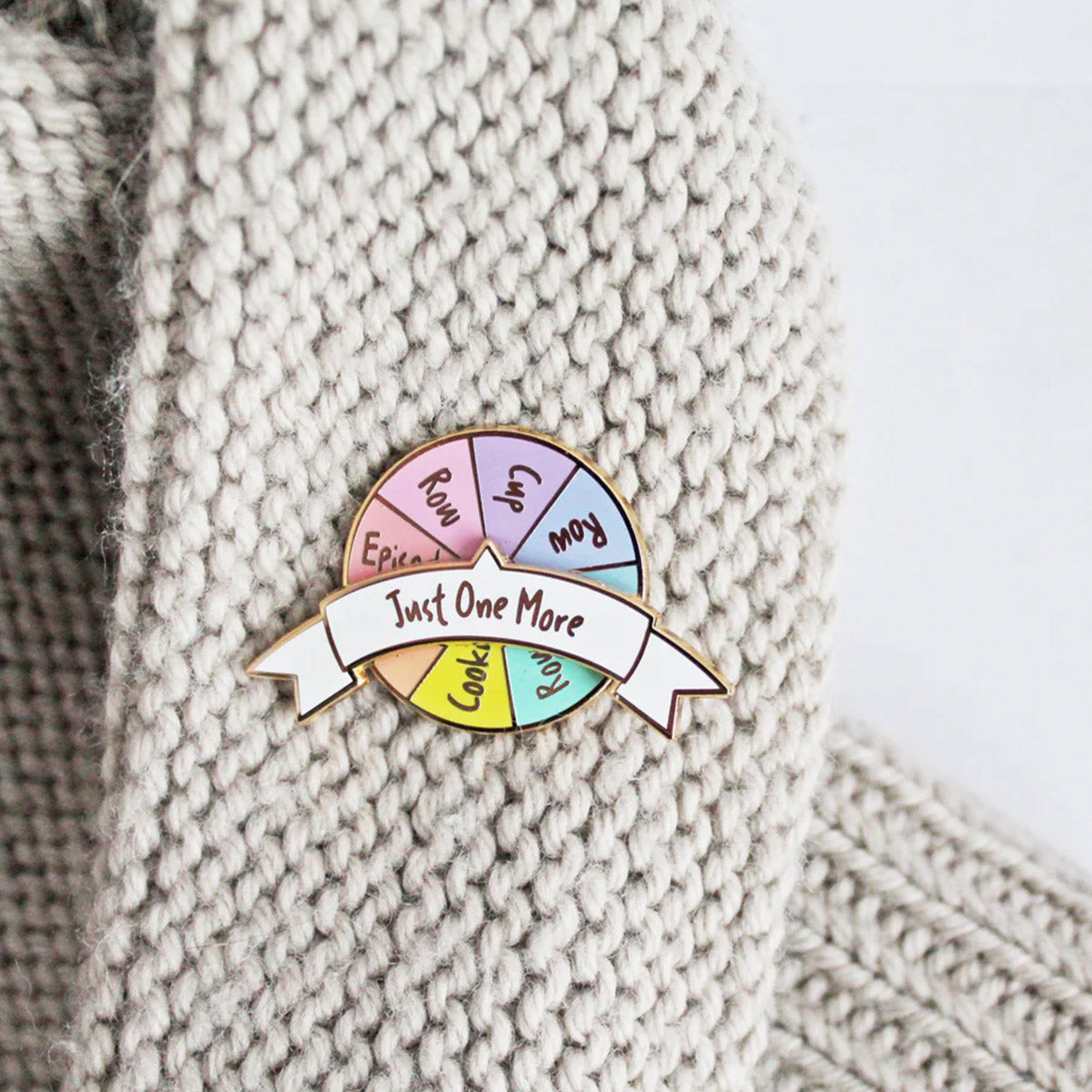 Pin's Twill & Print modèle Just One More