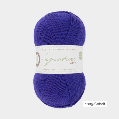 Pelote de Signature 4ply de West Yorkshire Spinners (WYS) coloris 1005 cobalt