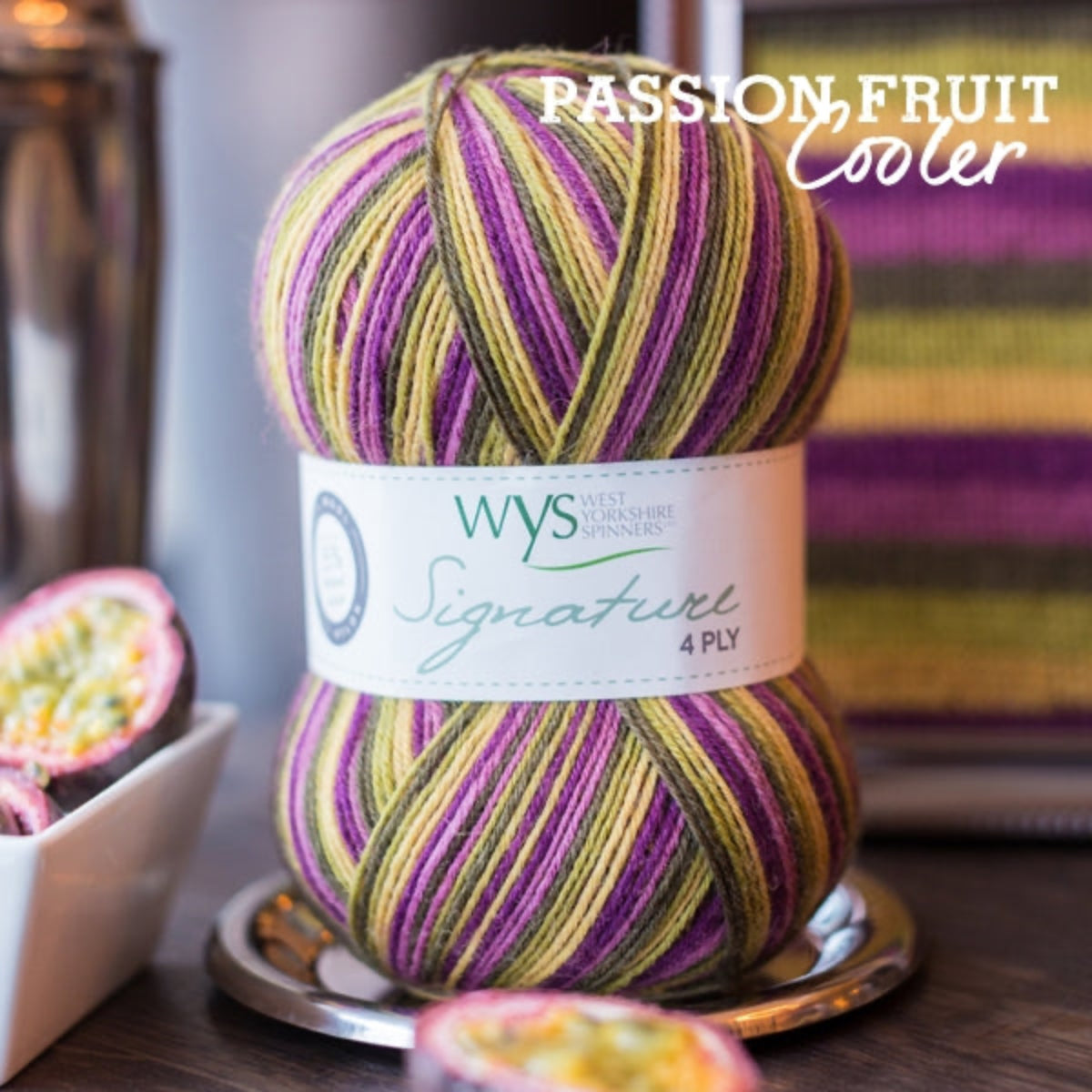 Pelote de Signature 4ply de West Yorkshire Spinners (WYS), coloris Passion Fruit Cooler